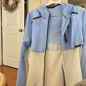 On Running NWOT woman’s running rain jacket XL
